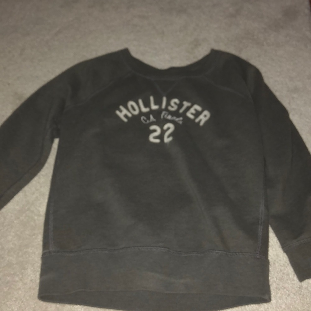 a army green/dark grey hollister crewneck.
